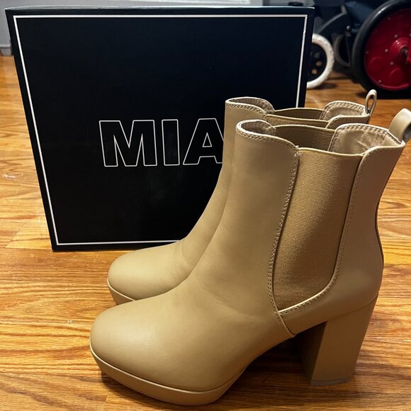 MIA Gianni Platform Ankle Boot - Picture 3 of 4